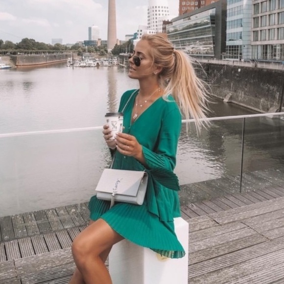 Zara BLOGGER FAV Green Pleated Tiered Dress - Picture 2 of 8